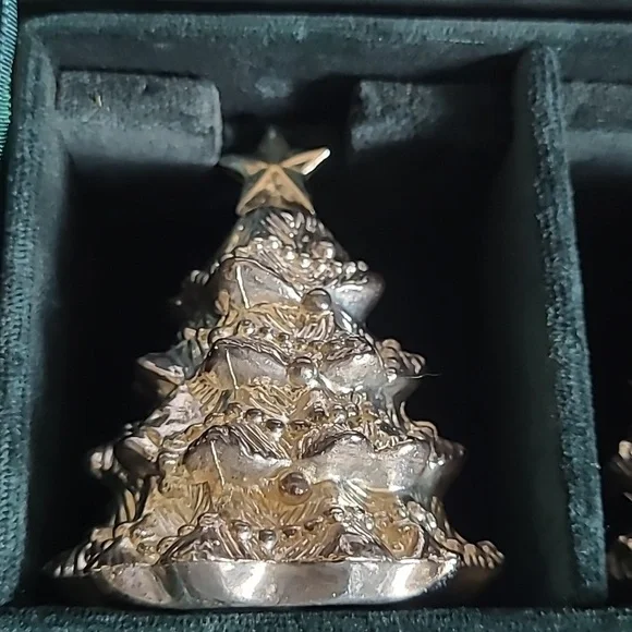 Silverplated Christmas Tree Salt and Pepper Shakers - Picture 3 of 13